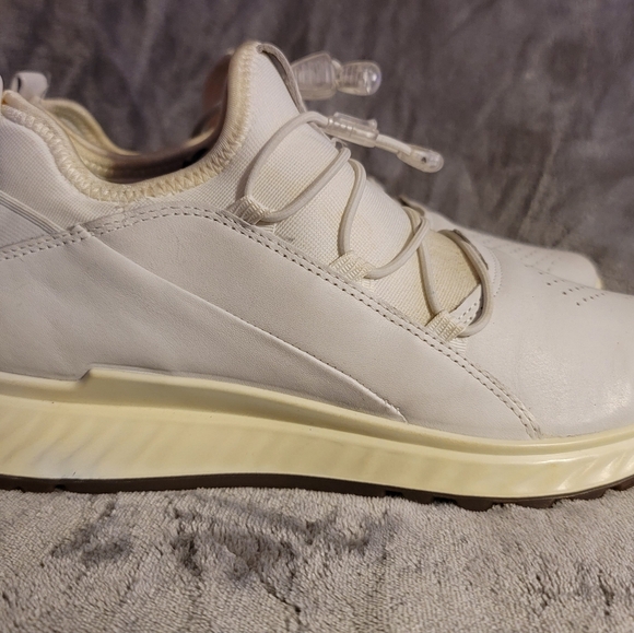 Ecco Yak Leather Toggle Sneakers Two Tone Women's Sz 8 - Picture 3 of 9